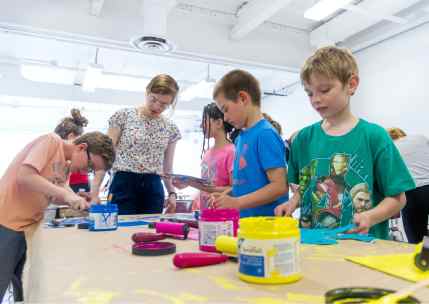 Group of kids print making in an arts room