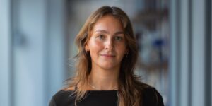 Eleni Papkov headshot