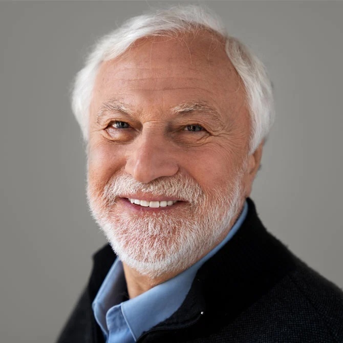 Philip Mayfield headshot
